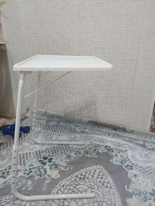 Продается столик детский пластиковый