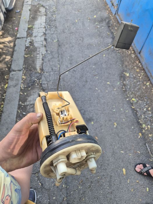 Бензинова помпа за мицобиши карисма