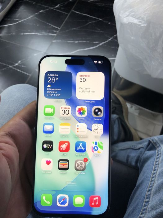 Продам iphone 17 pro max 256 white color