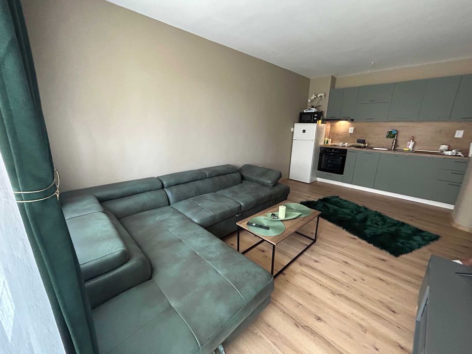 Тристаен апартамент под наем Банишора