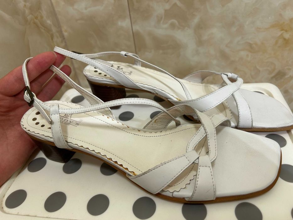 Sandale albe, piele, mar. 40