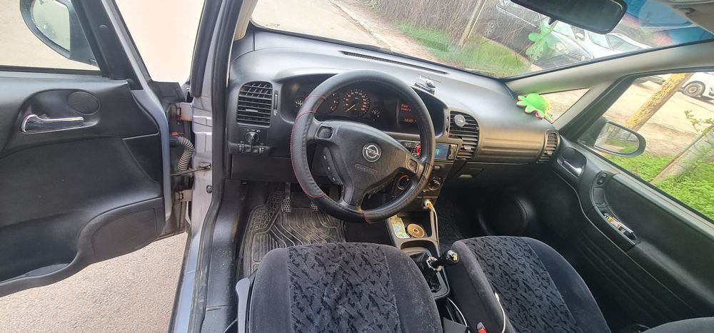 Vând Opel Zafira 1.6 cu 7 locuri