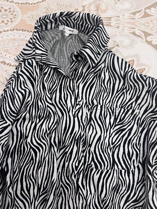 Compleu dama cu pantaloni evazati si bluza mai larga decat se vede