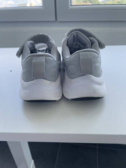 Маратонки nike 28 номер