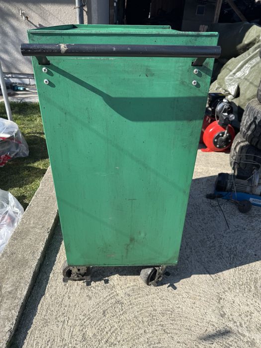 Шкаф за инструменти