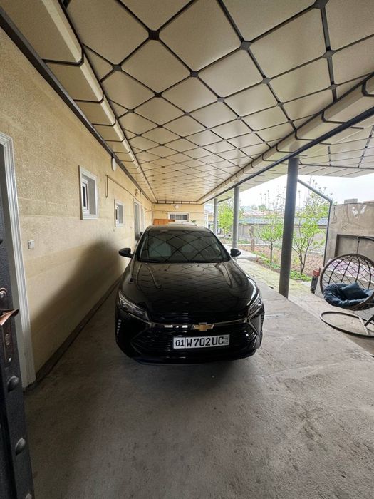 Участка/Ховли сотилади