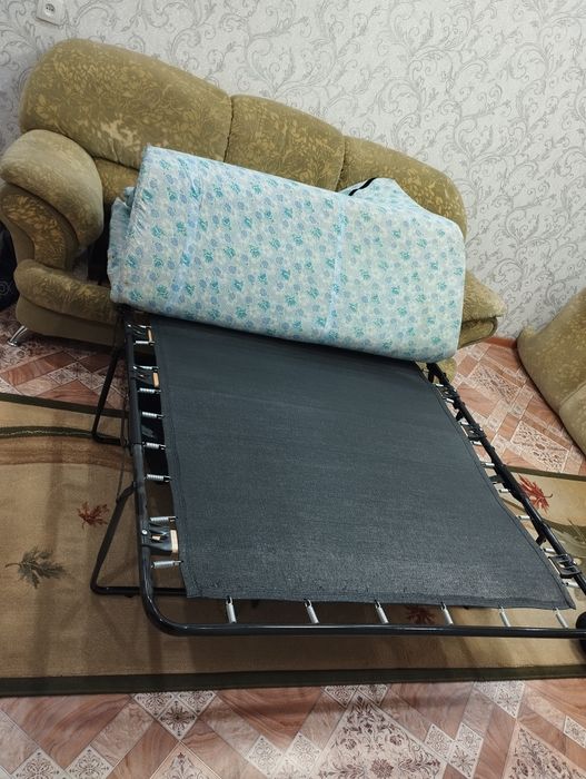 Продам диван недорого