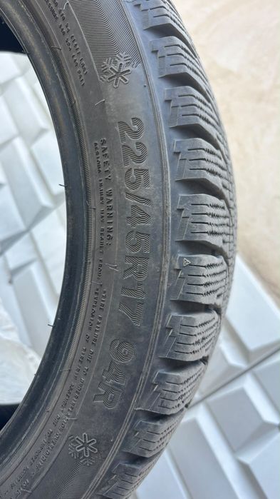 Продам зимние шины 225/45 R17