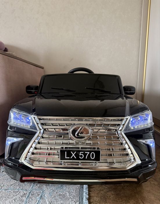 Продам машину электромобиль Lexus