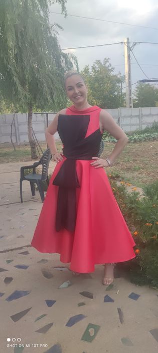 Rochie corai cu negru