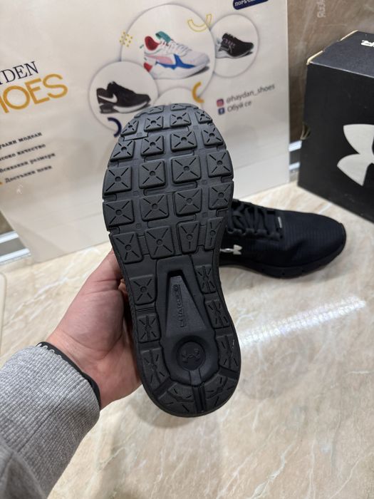 Under Armour номер 36,5