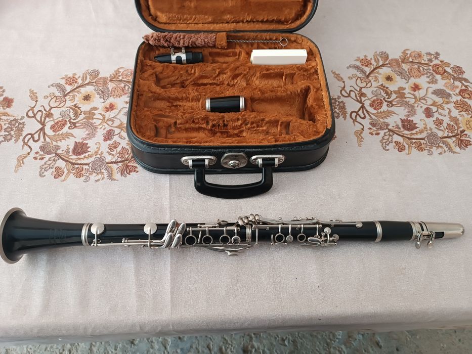 Продаетса Кларнет профисоналнийалний деревяний