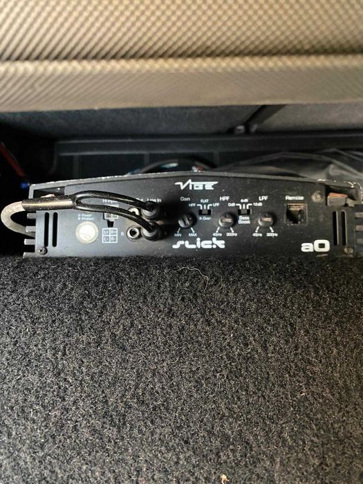 Vand Subwoofer JBL + statie auto vibe ofer si kit instalare si montaj