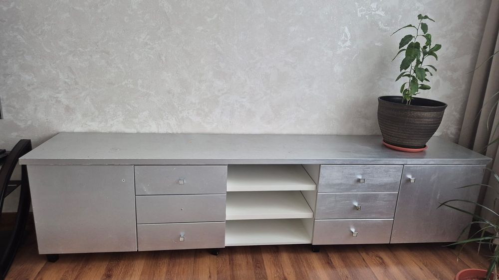 Продам тумбочку в зал