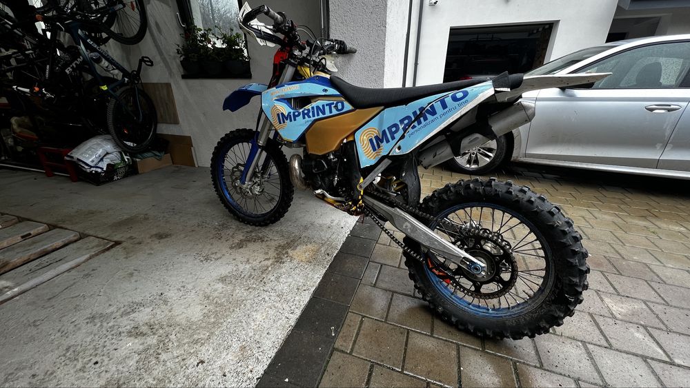 Husaberg 2011  250 2T numere negre similar Ktm 250 exc 2012