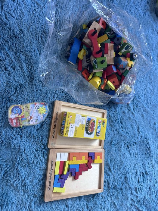2 kg de piese din lemn jucarii de construit pt copii si un domino sigilat de 100 piese