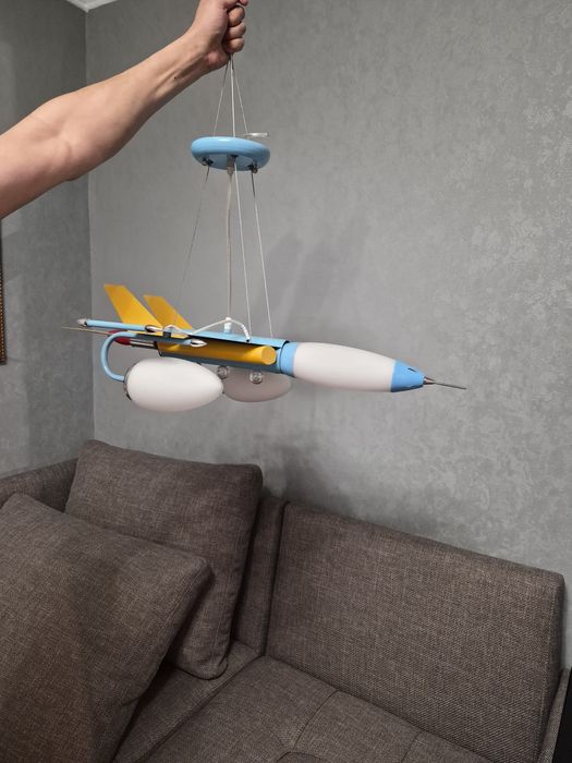 Продам люстру самолёт