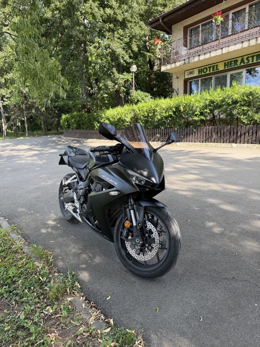 Honda CBR650R E-Clutch 2025 4800  km