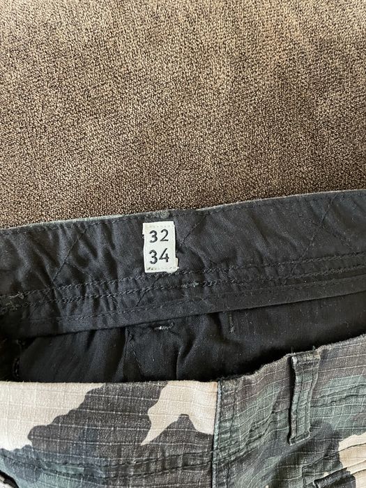 Камуфлажен панталон.