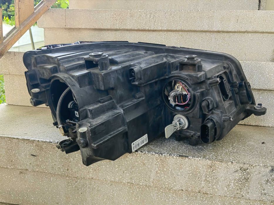 Фар VW Touran Bi-Xenon LED ляв / Фар VW Caddy / Фар Туаран Кади Оригинален