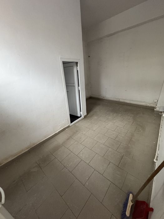 Inchiriez spatiu Vulcan