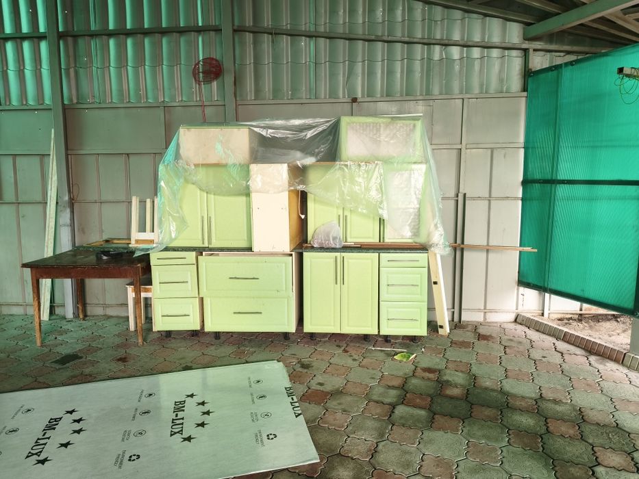 Продам  кухонная мебель