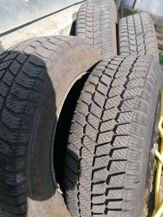 Vând cauciucuri noi