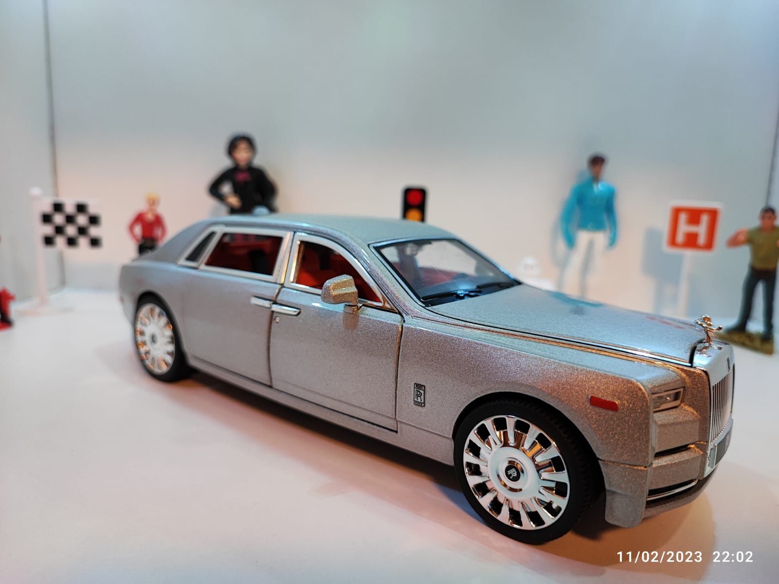 Rolls royce phantom diecast hot sale model