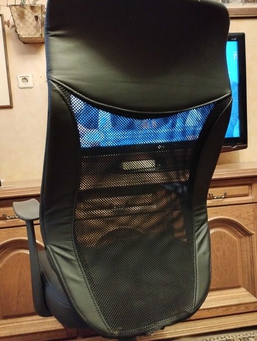 Продавам запазен  офис стол