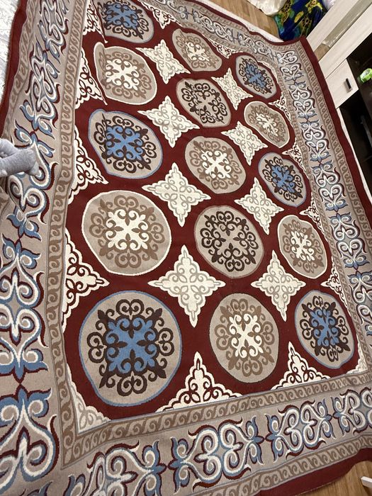 Продам ковер в хорошем состоянии