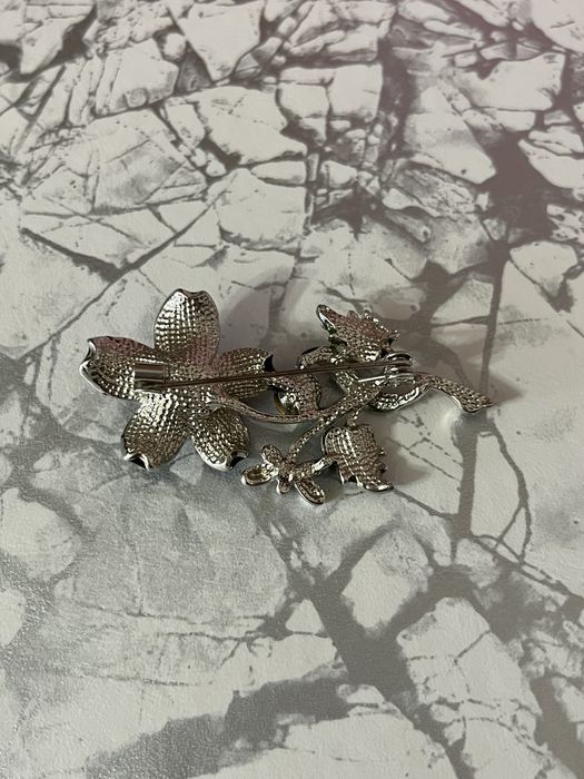 Брошь цветок