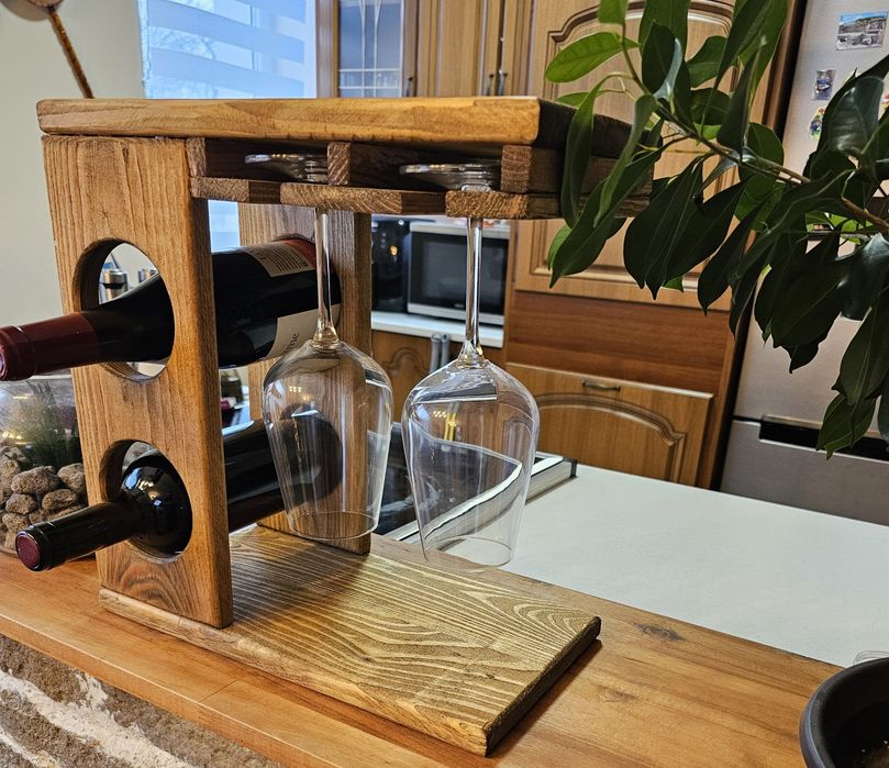 Дървен стелаж за вино