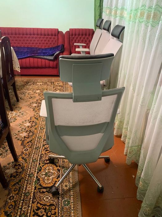 Кресло офисное белое