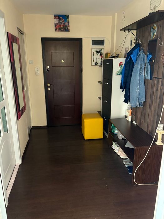 Apartament cu 3 camere in zona Berceni (Straja)