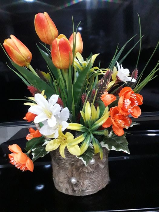 Цветы в горшочках