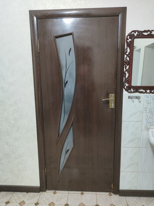 Лакталған есіктер