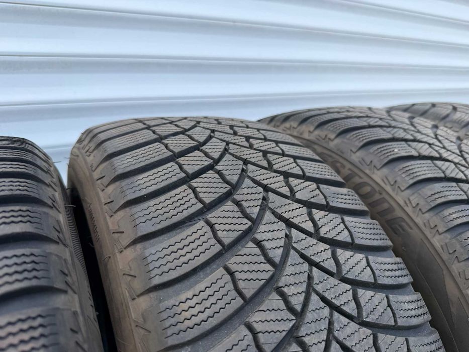 4бр. зимни Ггуми BRIDGESTONE  225/50/17 с ДОТ 44/2017