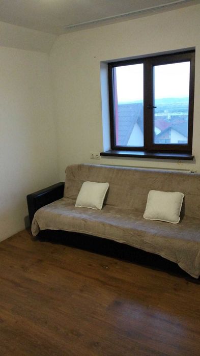 Închiriez apartament cu 2 camere