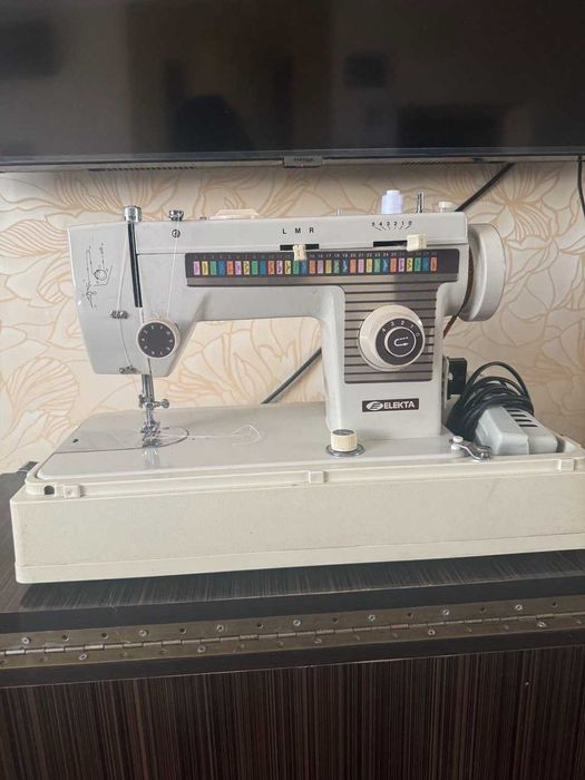 Швейная машинка Elekta