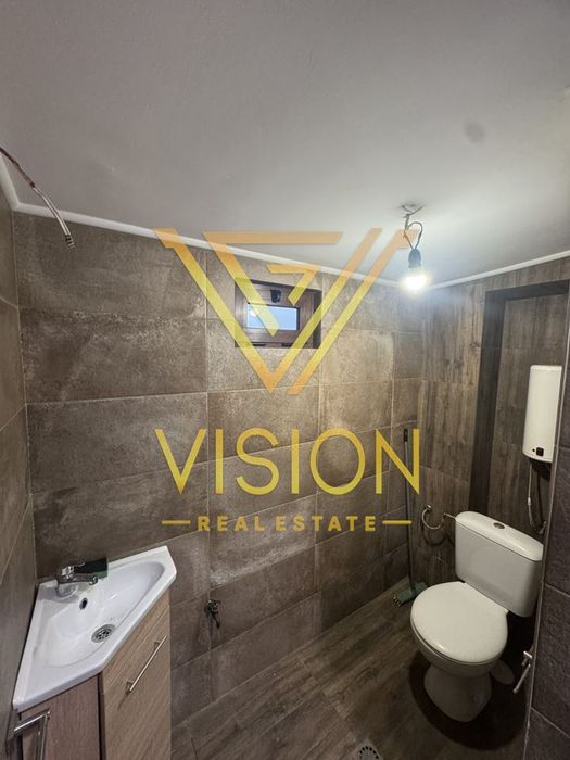 Търговско помещение на ключова локация, самостоятелен вход, удобен до