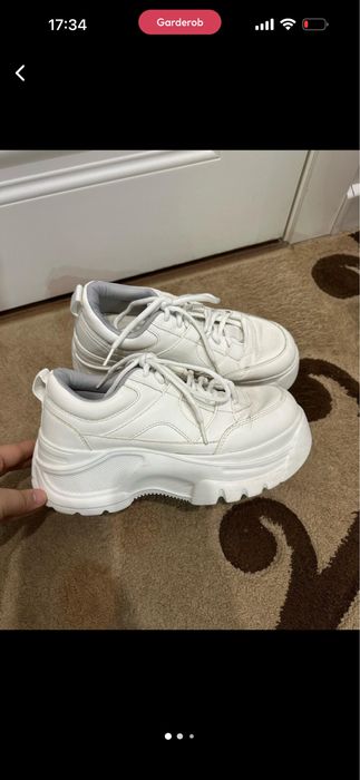 Кроссовки зара