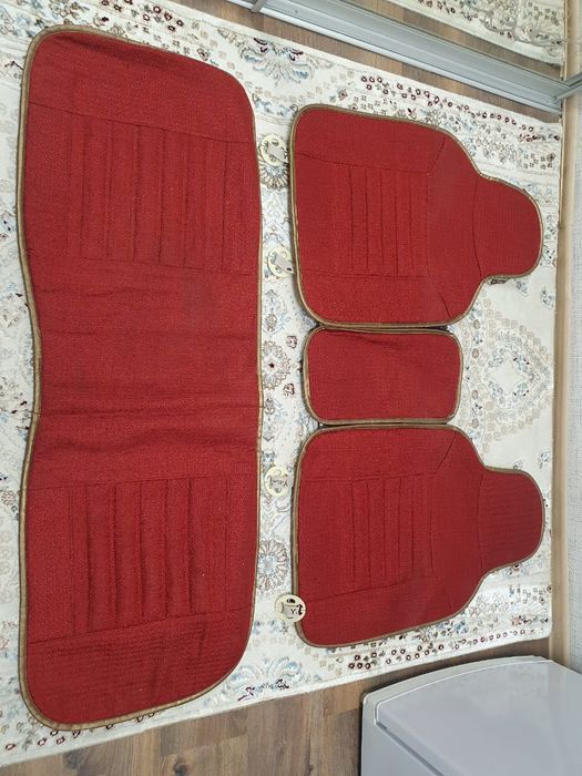 Чехлы универсальные. Красного цвета.