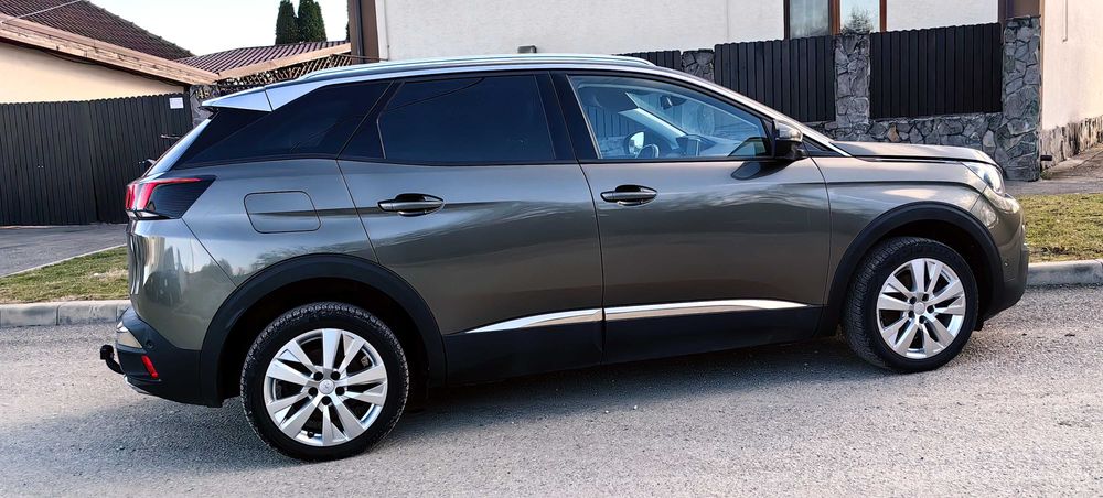 Vând Peugeot 3008 / 2019 / Euro 6 / Allure / LED / Camera
