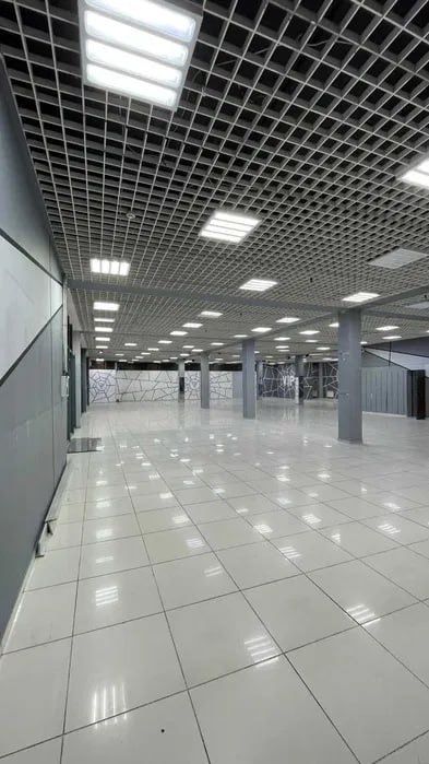 Аренда коммерческого помещения 664 м² под магазин одежды/масс-маркет