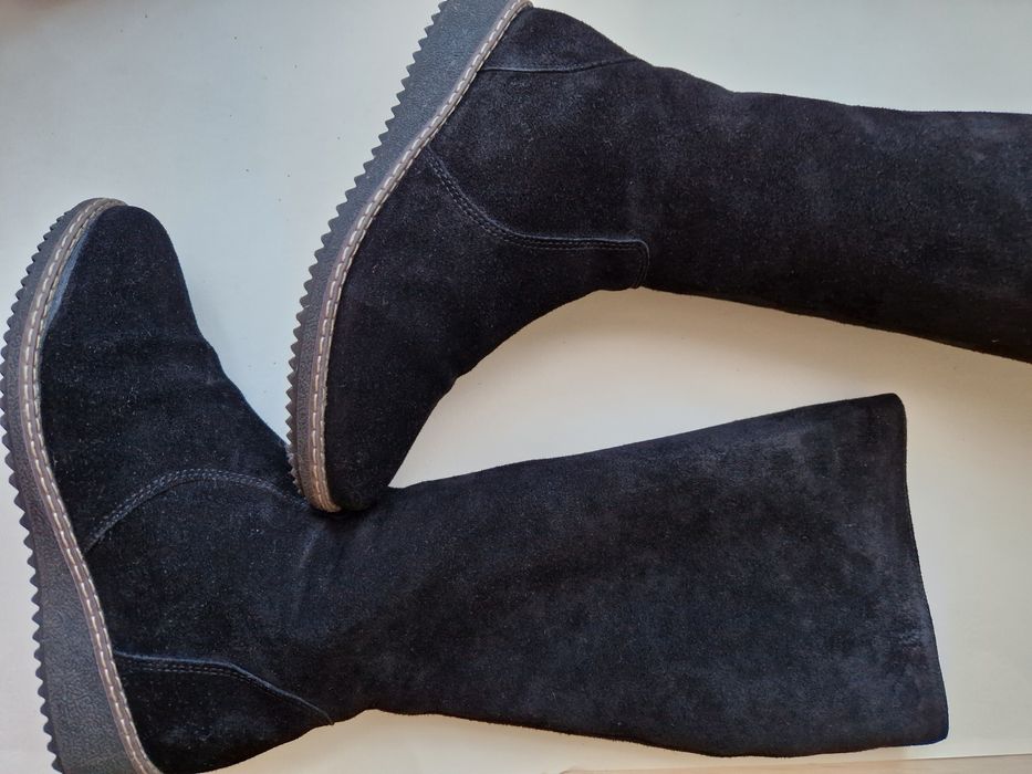 Зимние замшевые женские сапоги