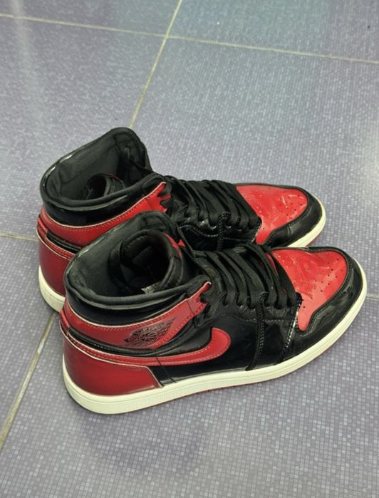 Air Jordan 1 High Patent Bred