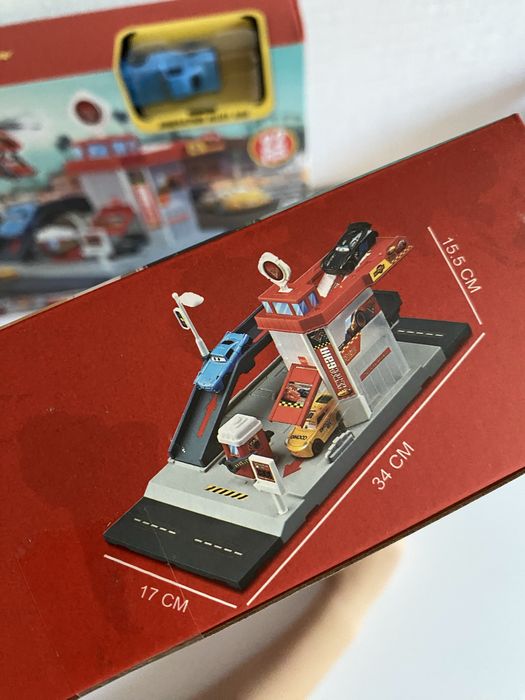 Паркинг с път, кола и хеликоптер Макуин, McQueen