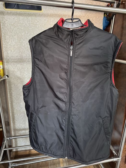 Продам жилет на замке