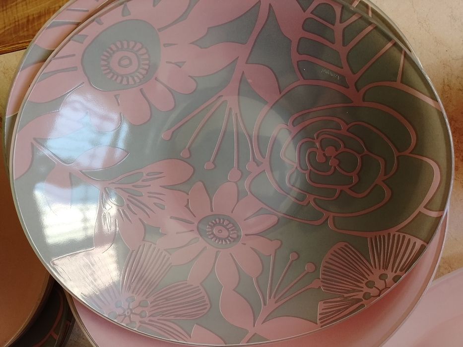 Столовый сервиз 23 предмета .