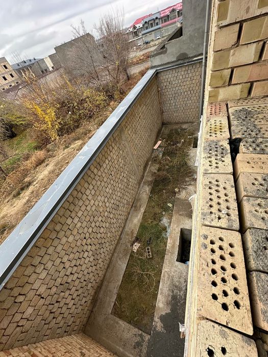 Мехнат 3,5 сот 6 хона , 4 та санузел, тулик подвол